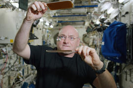 Astronaut Scott Kelly talks about acid pee, sleep and fears in space