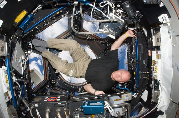 Astronaut Scott Kelly talks about acid pee, sleep and fears in space