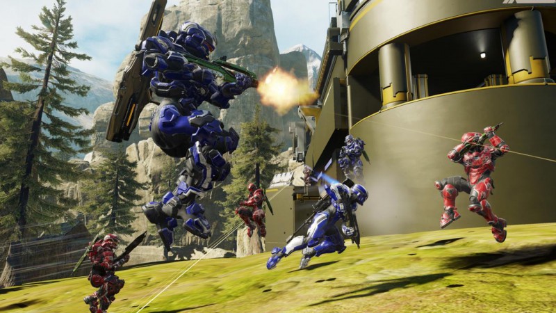 Xbox Game Sales Surge Thanks to Halo 5 and Minecraft, Hardware Revenue Falls